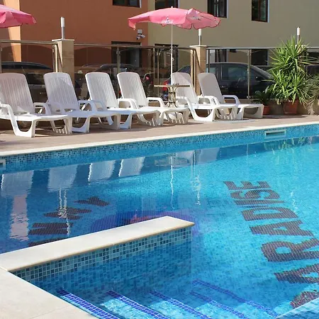 Sunny Paradise Family