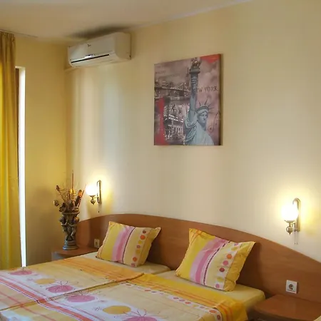 Sunny Paradise Family Отель 3*