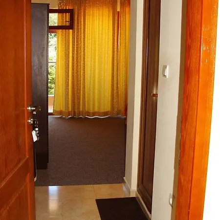 Sunny Paradise Family Китен