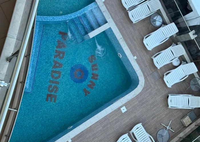 Sunny Paradise Family