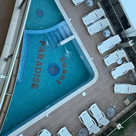 Sunny Paradise Family