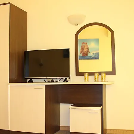 Sunny Paradise Family