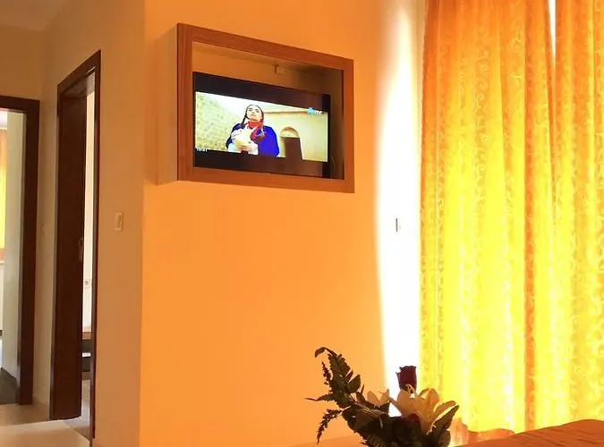 Sunny Paradise Family